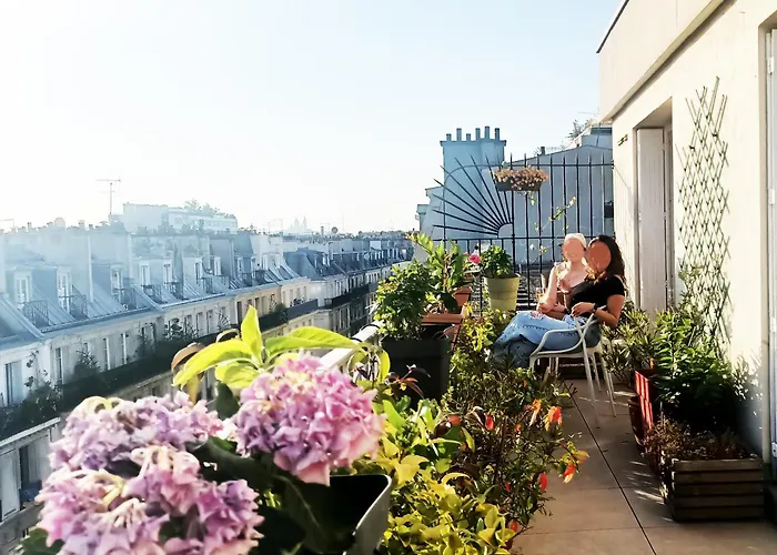 King Bedroom And Terrace In Paris Center, Shared Bathroom